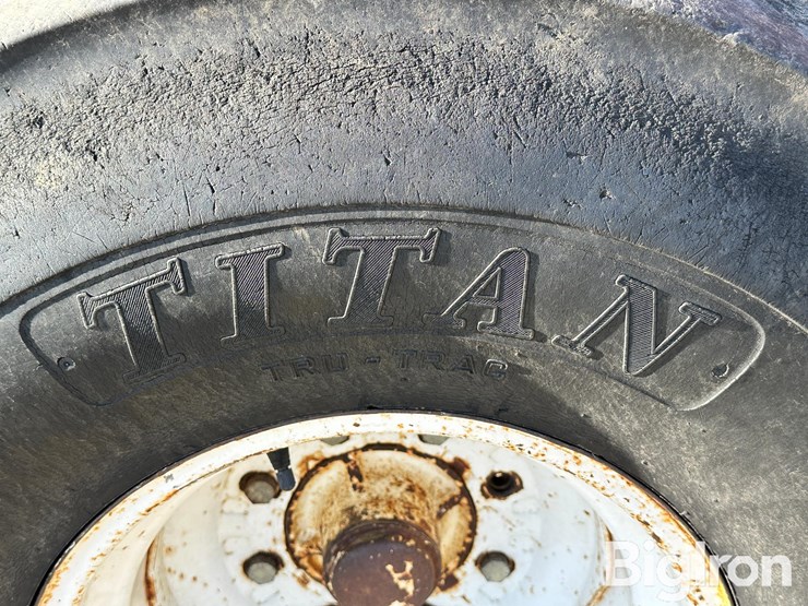 1975-allis-chalmers-7060-image-20