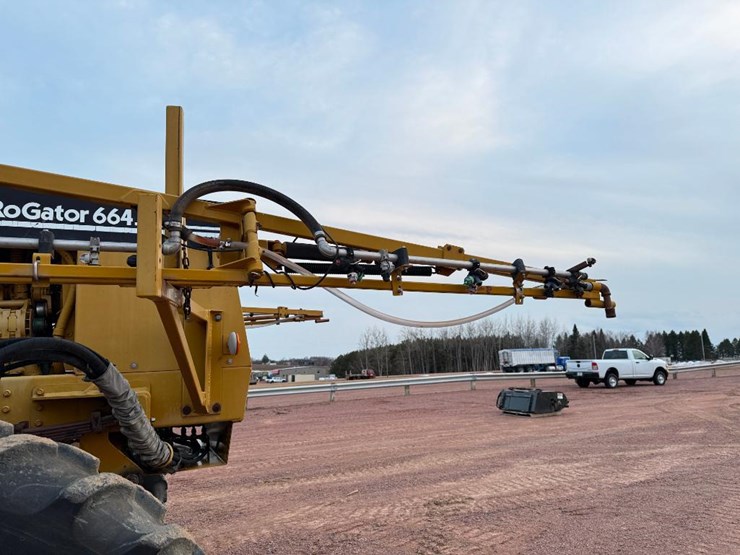 ag-chem-rogator-664-image-31