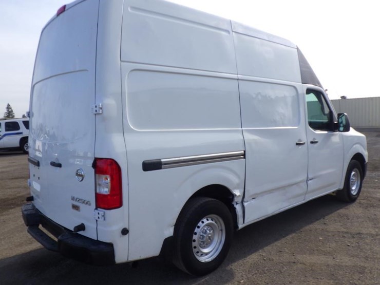 2014-nissan-nv2500-image-3