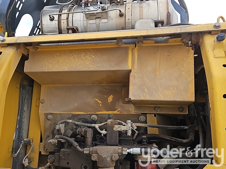 2016-komatsu-pc210-lc-11-image-52
