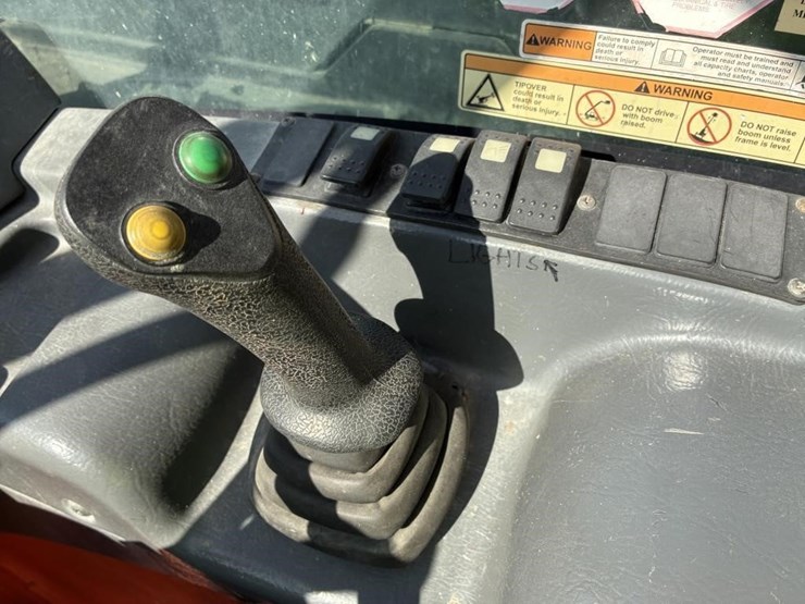 2015-jlg-g5-18a-image-21