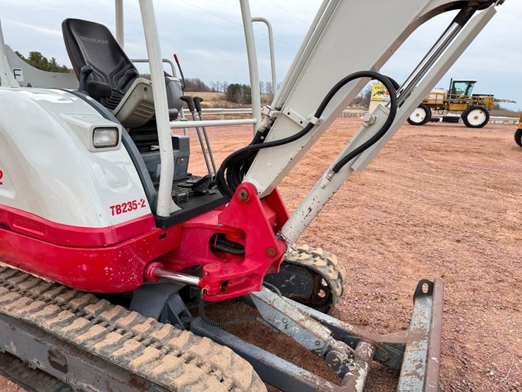 takeuchi-tb235-2-image-29