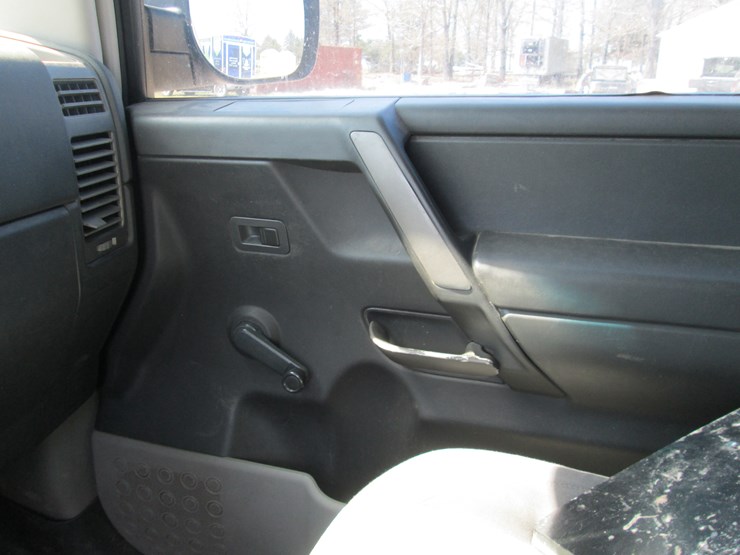 2004-nissan-titan-image-30