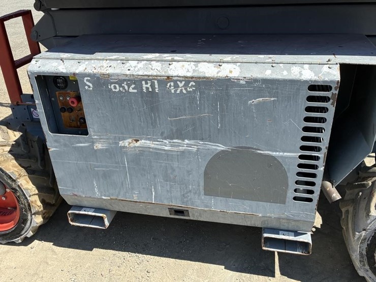 2014-skyjack-sj6832rt-image-11