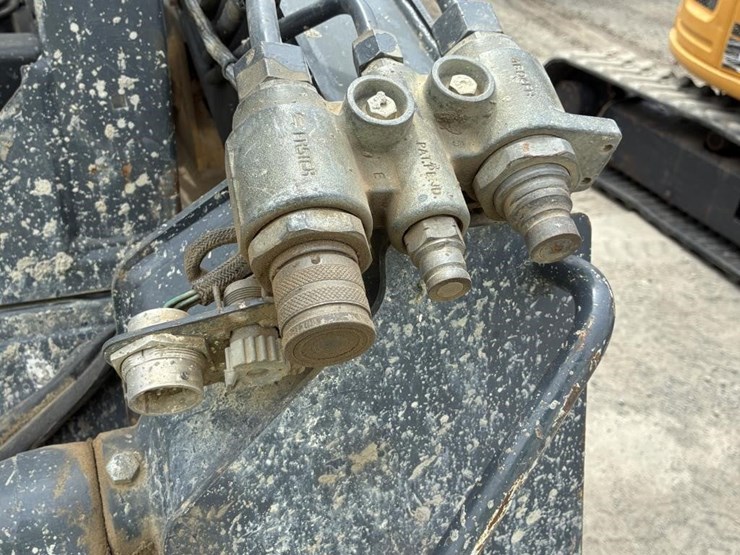 2018-deere-317g-image-9