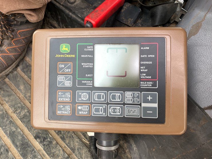 john-deere-560m-image-32