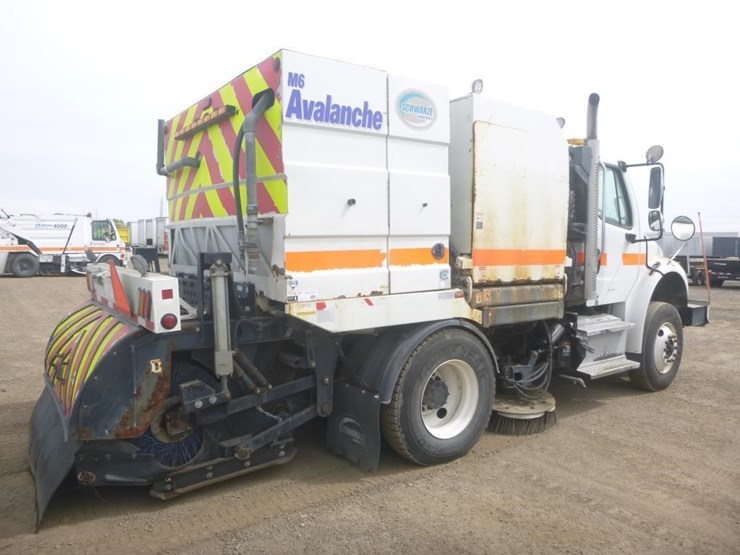 2016-freightliner-m2-106-image-3