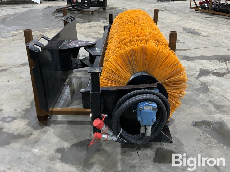 2025-massey-ferguson-730-image-4