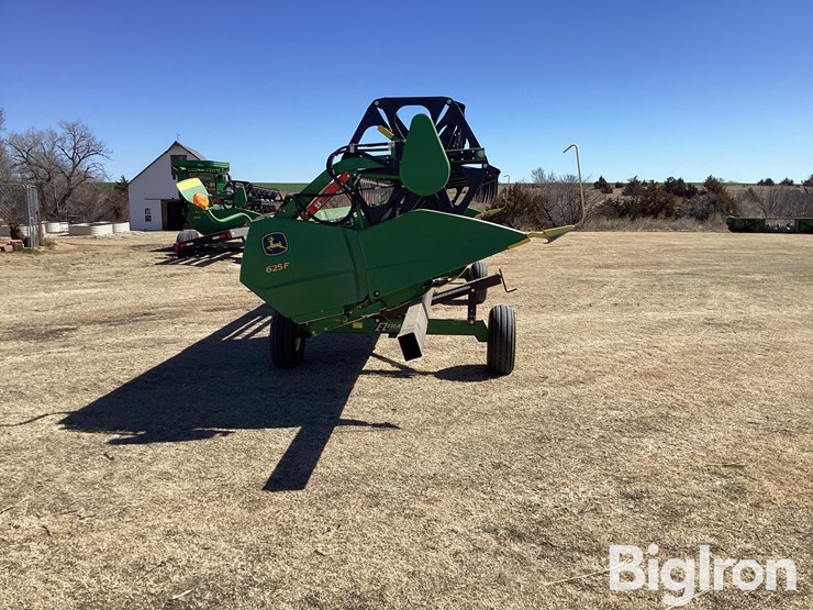 2022-john-deere-625f-image-4