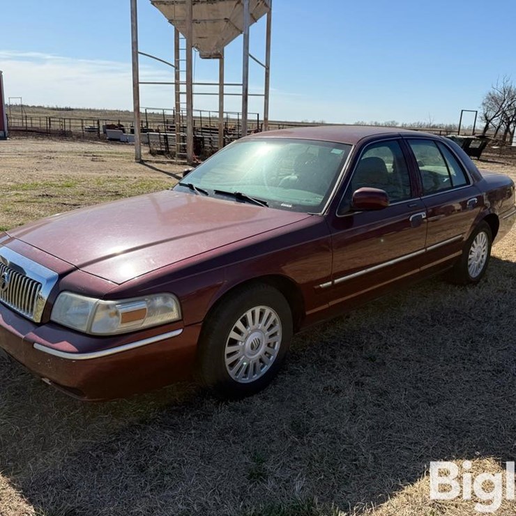 2007 Mercury Grand Marquis LS 4-Door Sedan