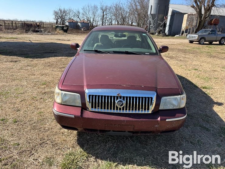 2007-mercury-grand-marquis-ls-4-door-sedan-image-2