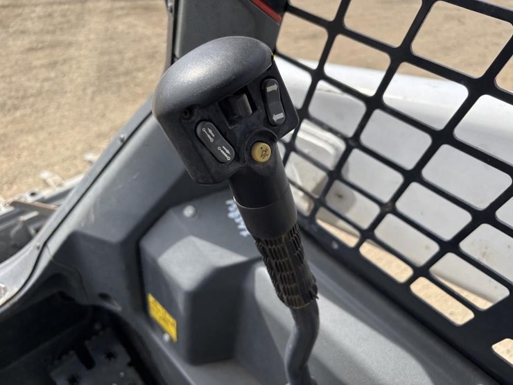 2022-bobcat-t66-image-24