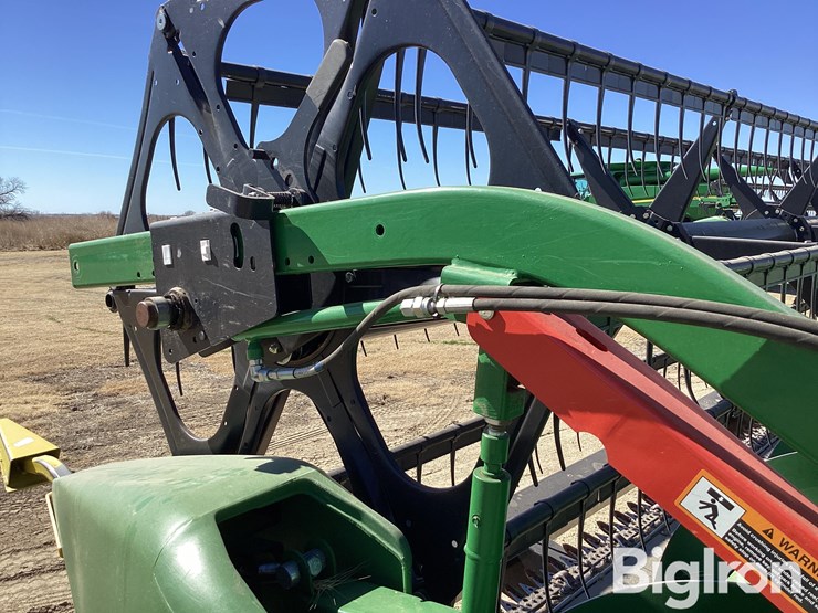 2017-john-deere-625f-image-11