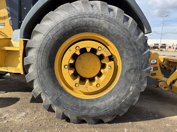 2019-deere-210lep-image-25