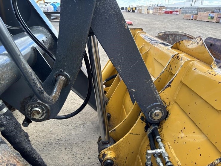 2018-deere-210lep-image-14