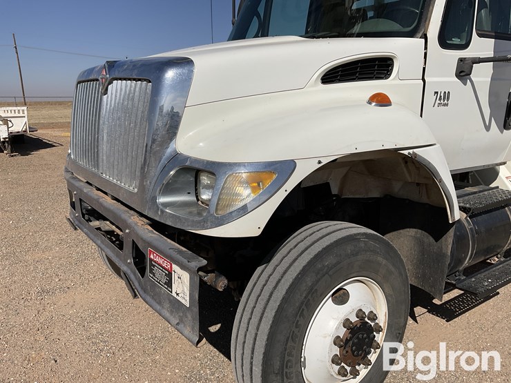 2005-international-7400-image-10