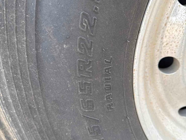 2019-peterbilt-567-image-18