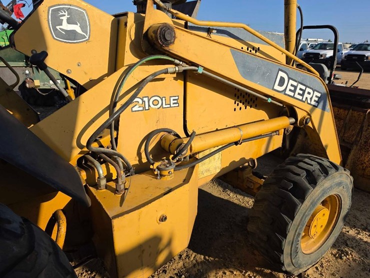 john-deere-210-image-7