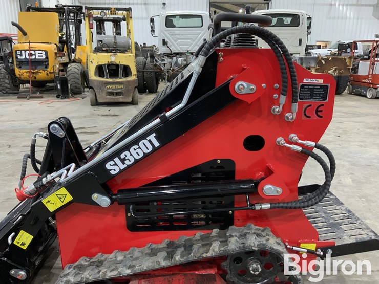 2025-massey-ferguson-730-image-19