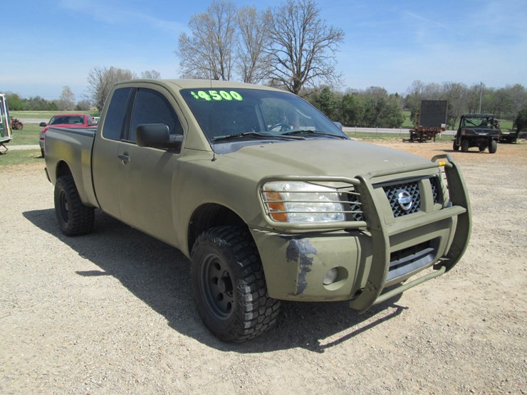 2004-nissan-titan-image-2