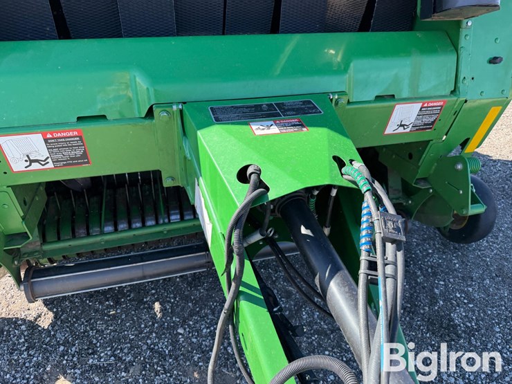 2024-john-deere-561m-image-13