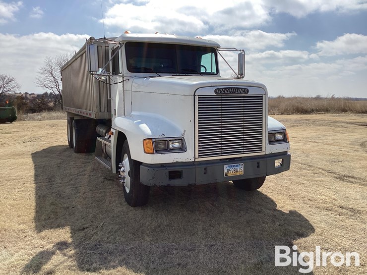 1993-freightliner-fld120-image-3
