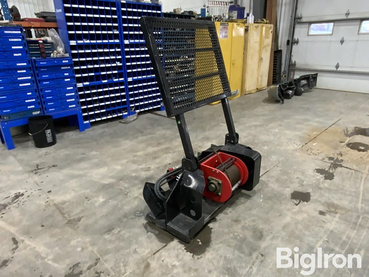 2025-massey-ferguson-730-image-7