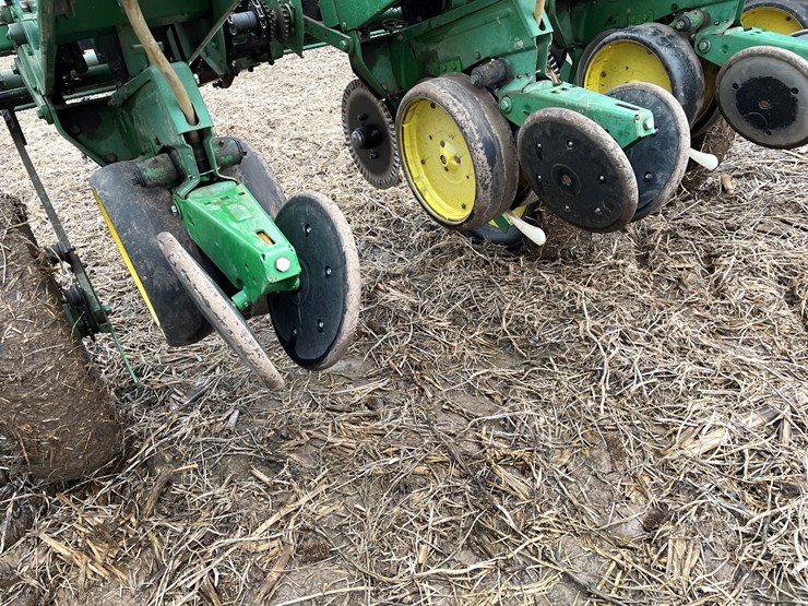 john-deere-7000-image-17