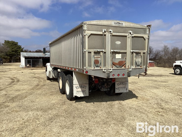 1993-freightliner-fld120-image-7