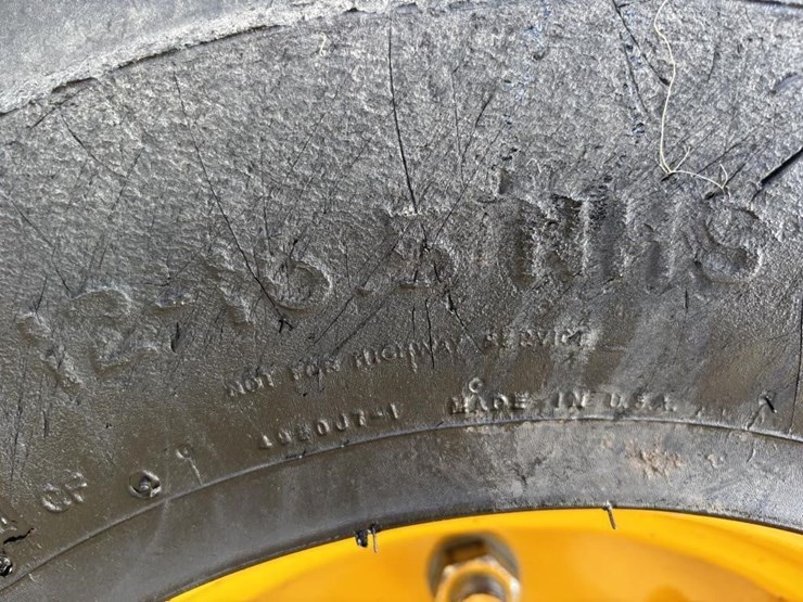 2018-deere-210lep-image-24