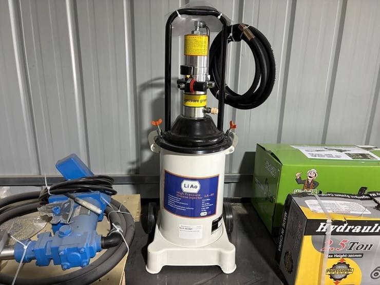 high-pressure-air-operated-grease-pump-image-1