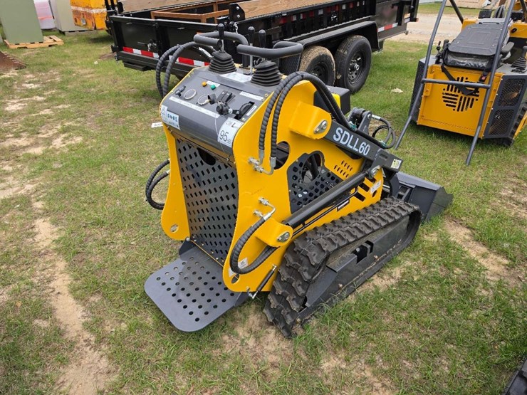 --absolute---new---stand-on-mini-skid-image-3