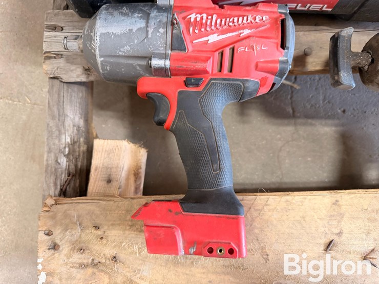milwaukee-tools-&-batteries-image-16
