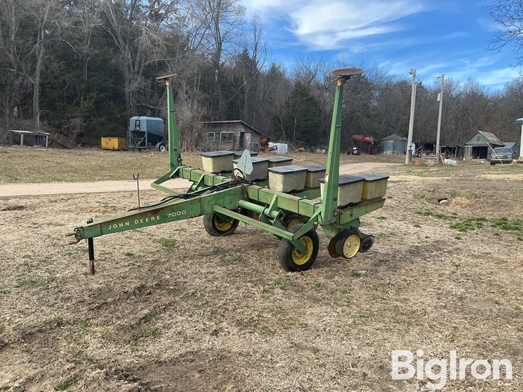 john-deere-7000-image-1