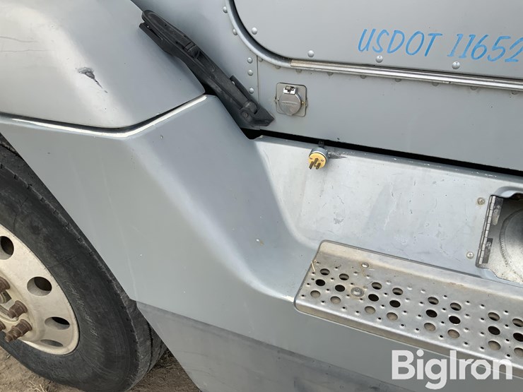 1995-freightliner-fld120-image-13