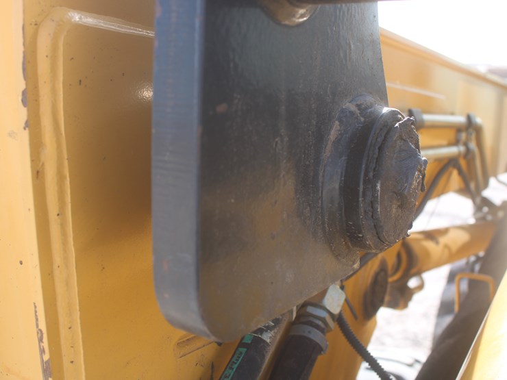 john-deere-325-image-50