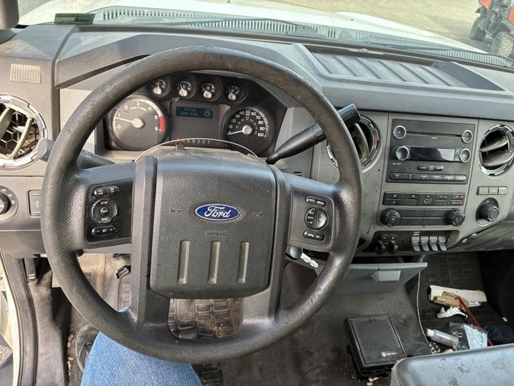 2011-ford-f550-image-11