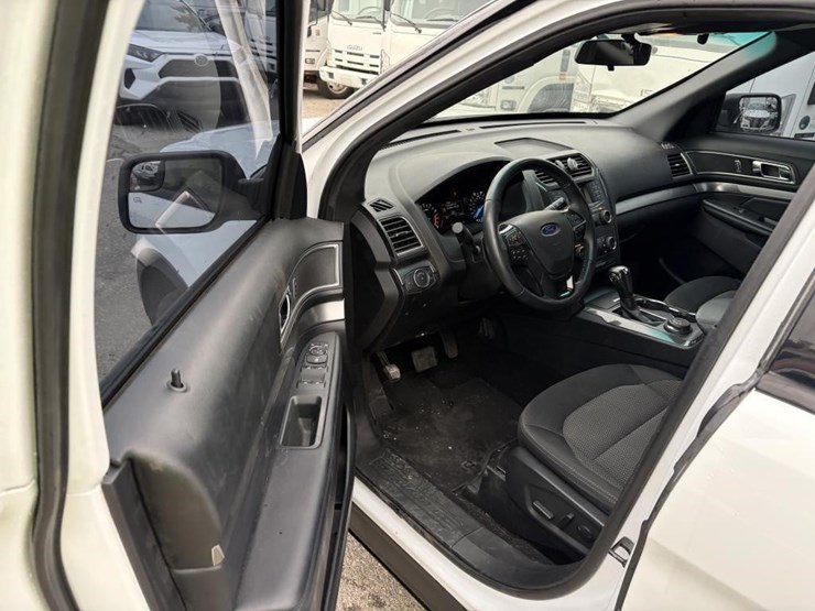 2019-ford-explorer-xlt-image-12