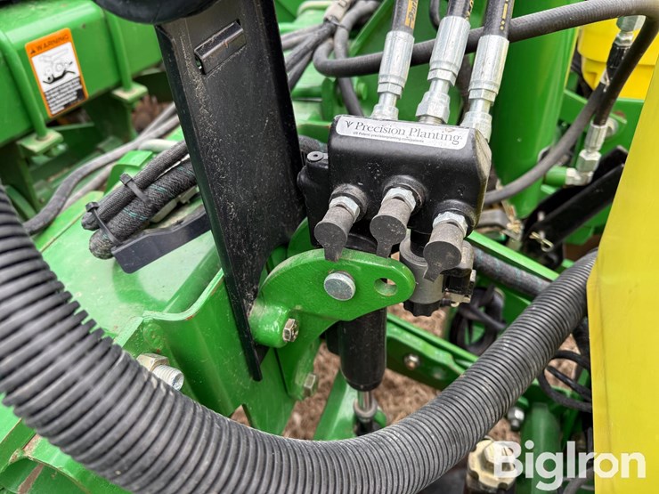 2010-john-deere-1760-image-16