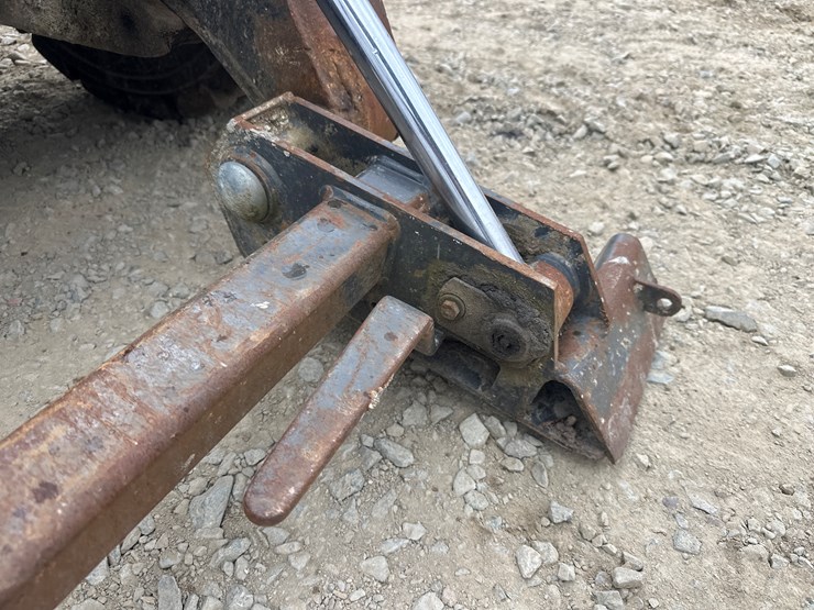 new-holland-lx885-image-24