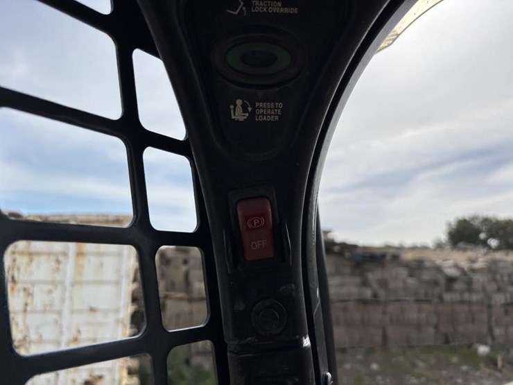 2017-bobcat-t650-image-32