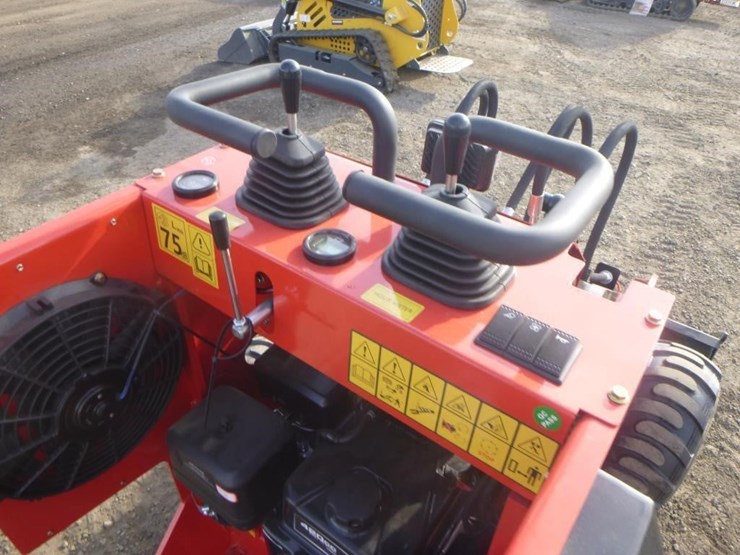 2026-sdlool-323w-skid-steer-loader-image-16