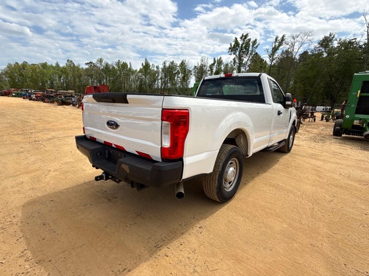 2018-ford-f250-xl-image-4