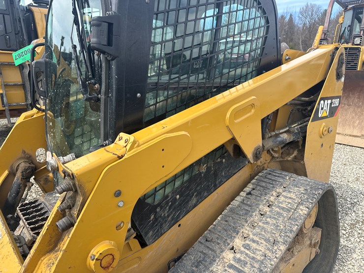 2019-caterpillar-239d-image-17