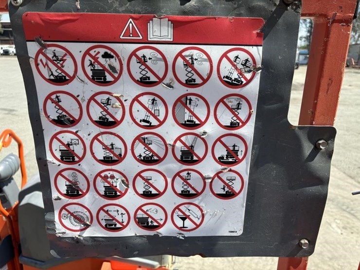 2014-skyjack-sj6832rt-image-20