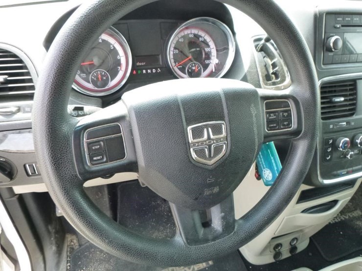 2014-dodge-grand-caravan-image-15