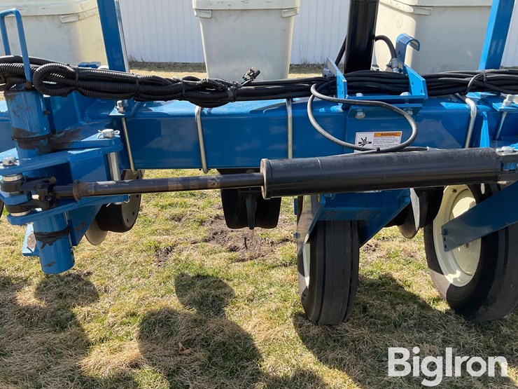 2019-kinze-3200-image-13