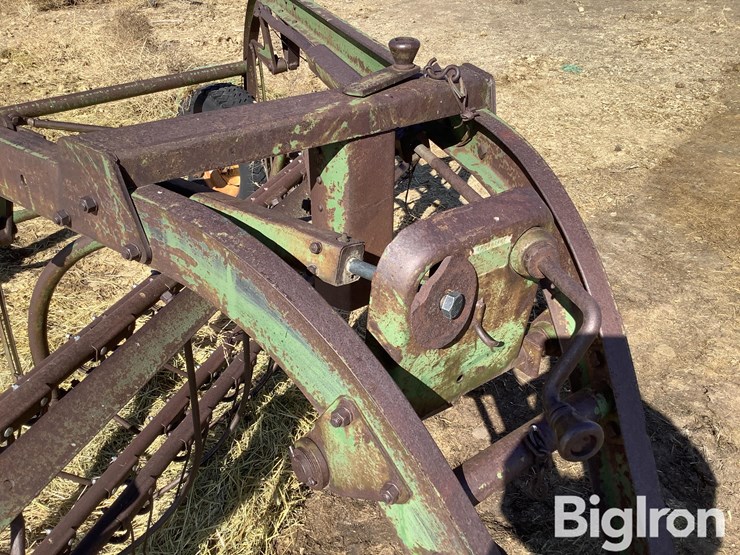 john-deere-lr2-pull-type-side-delivery-rake-image-11
