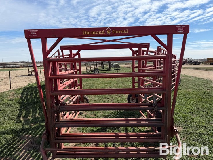 diamond-w-portable-folding-livestock-corral-image-10