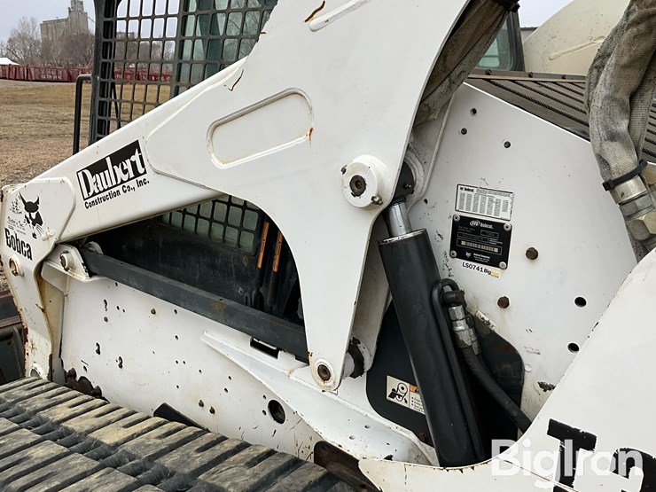 2004-bobcat-t300-image-13